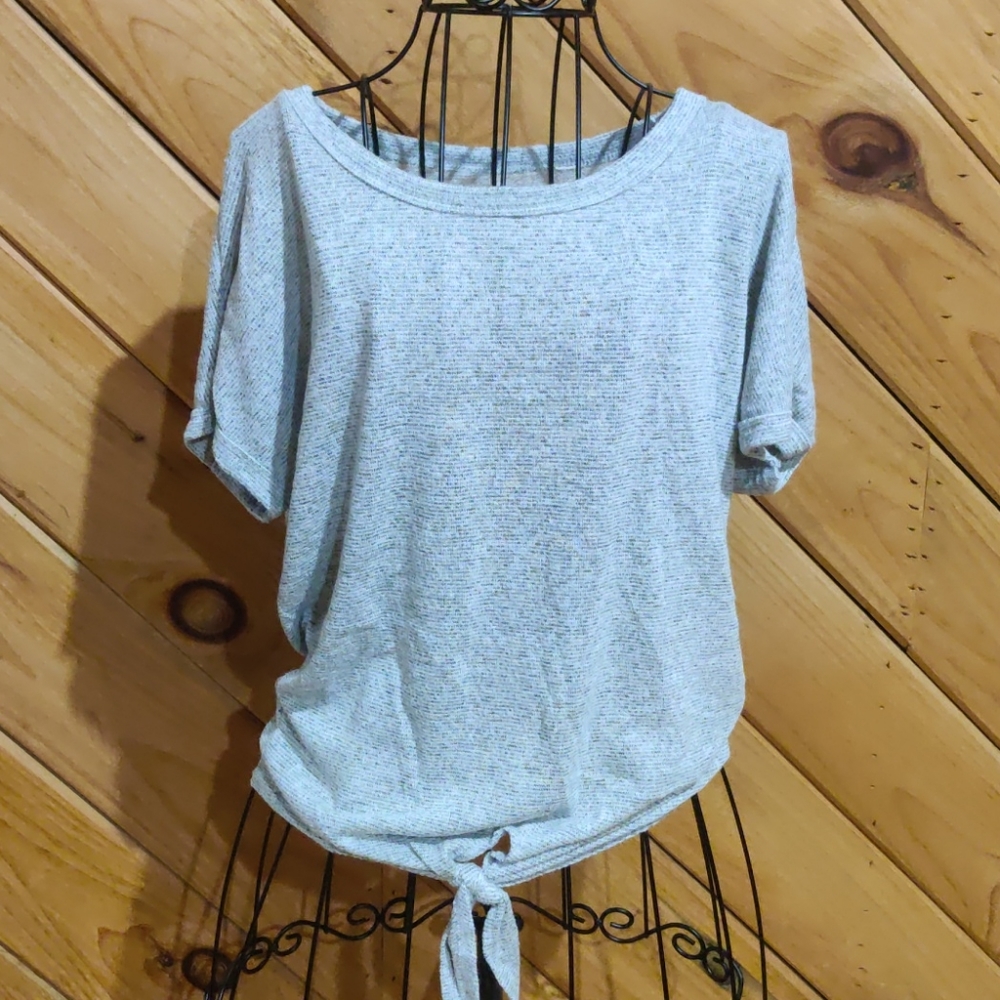 Tee with front tied